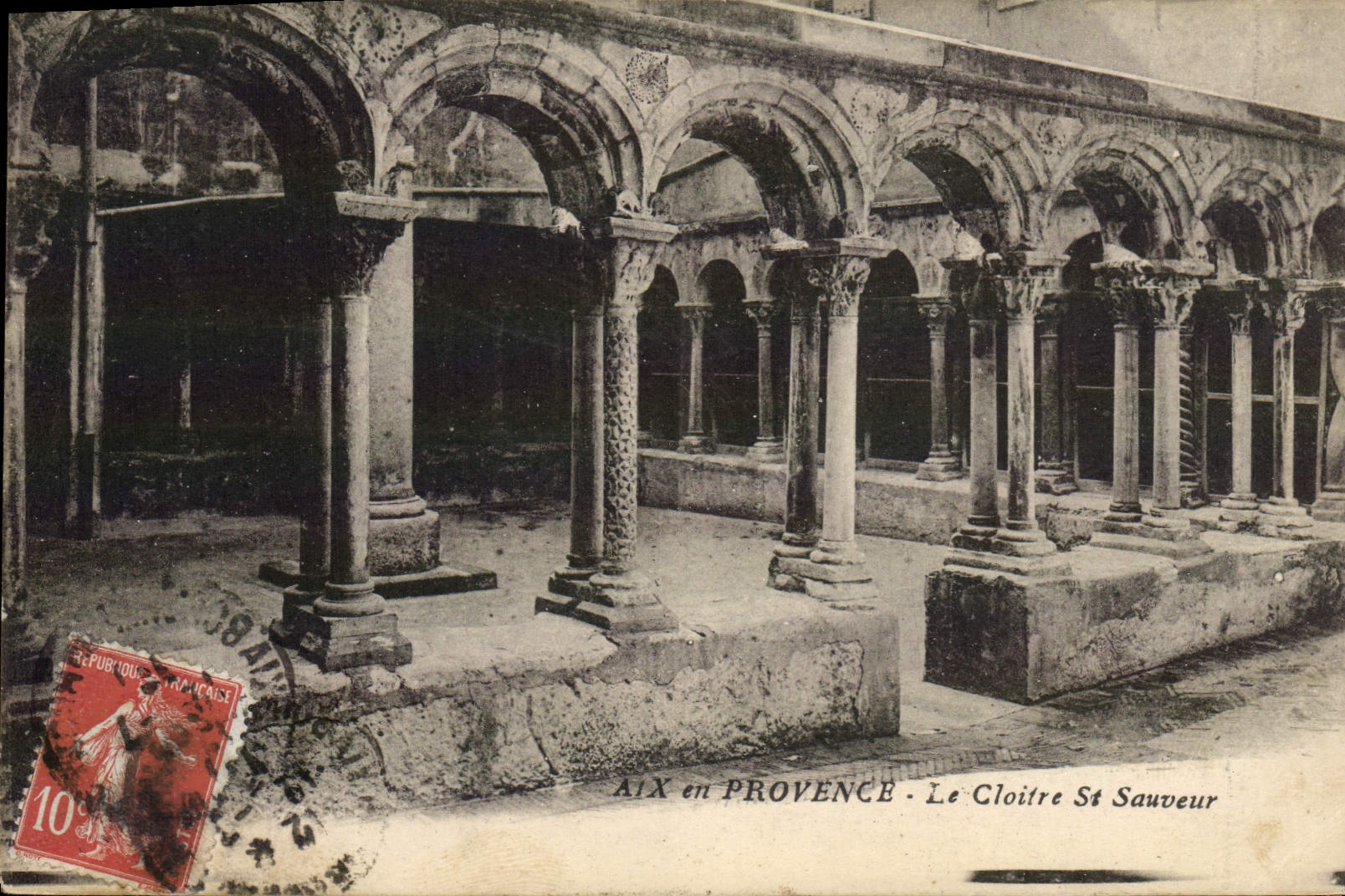 CPA Aix En Provence Le Cloitre St Sauveur
