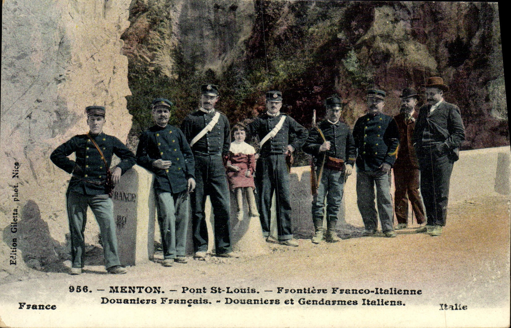 CPA Douanes Douaniers Menton Pont St Louis Frontiere Franco italienne Douaniers francais Gendarmes italiens 