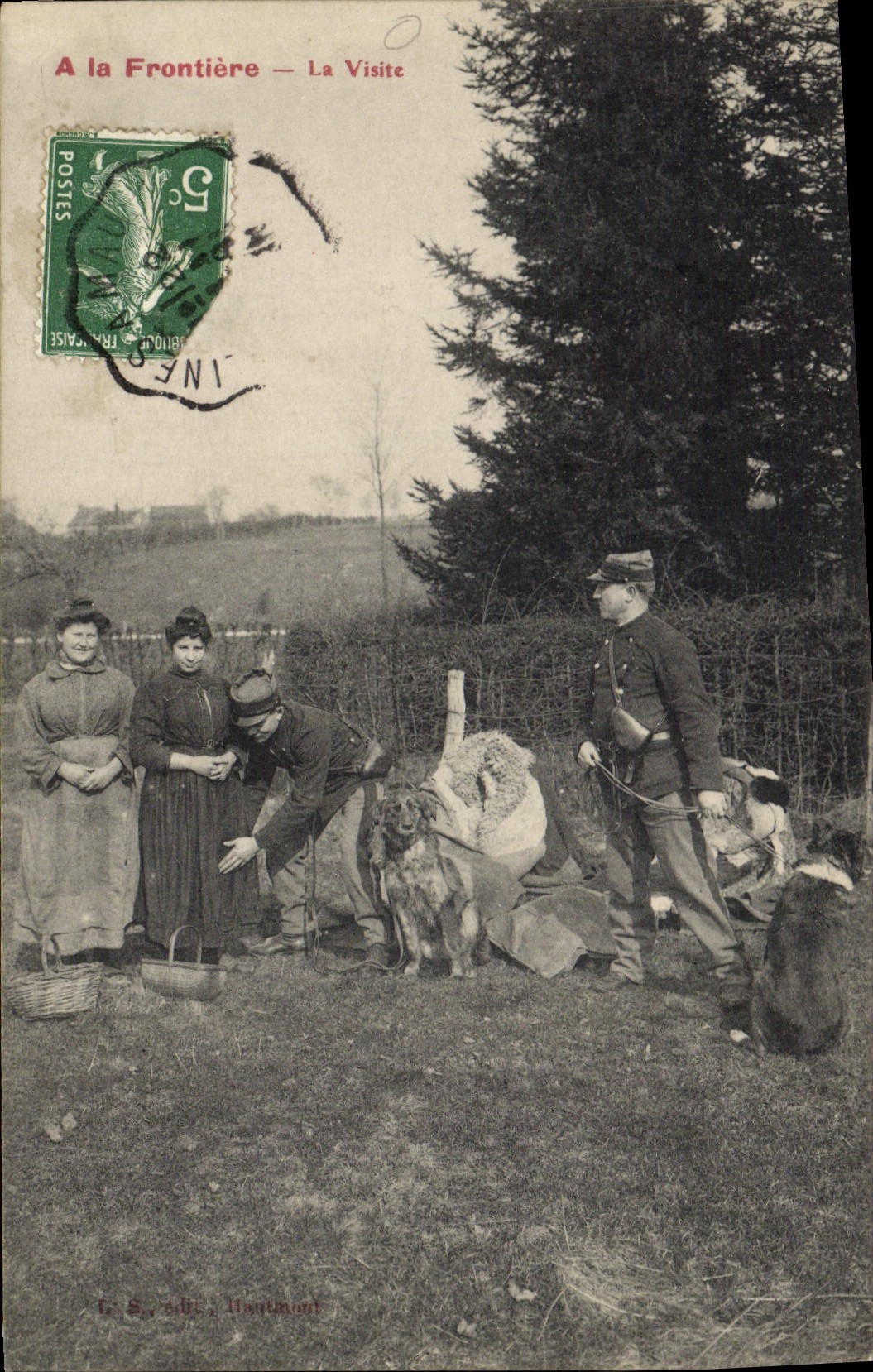 CPA Douanes Douaniers A la frontiere La visite Chien 