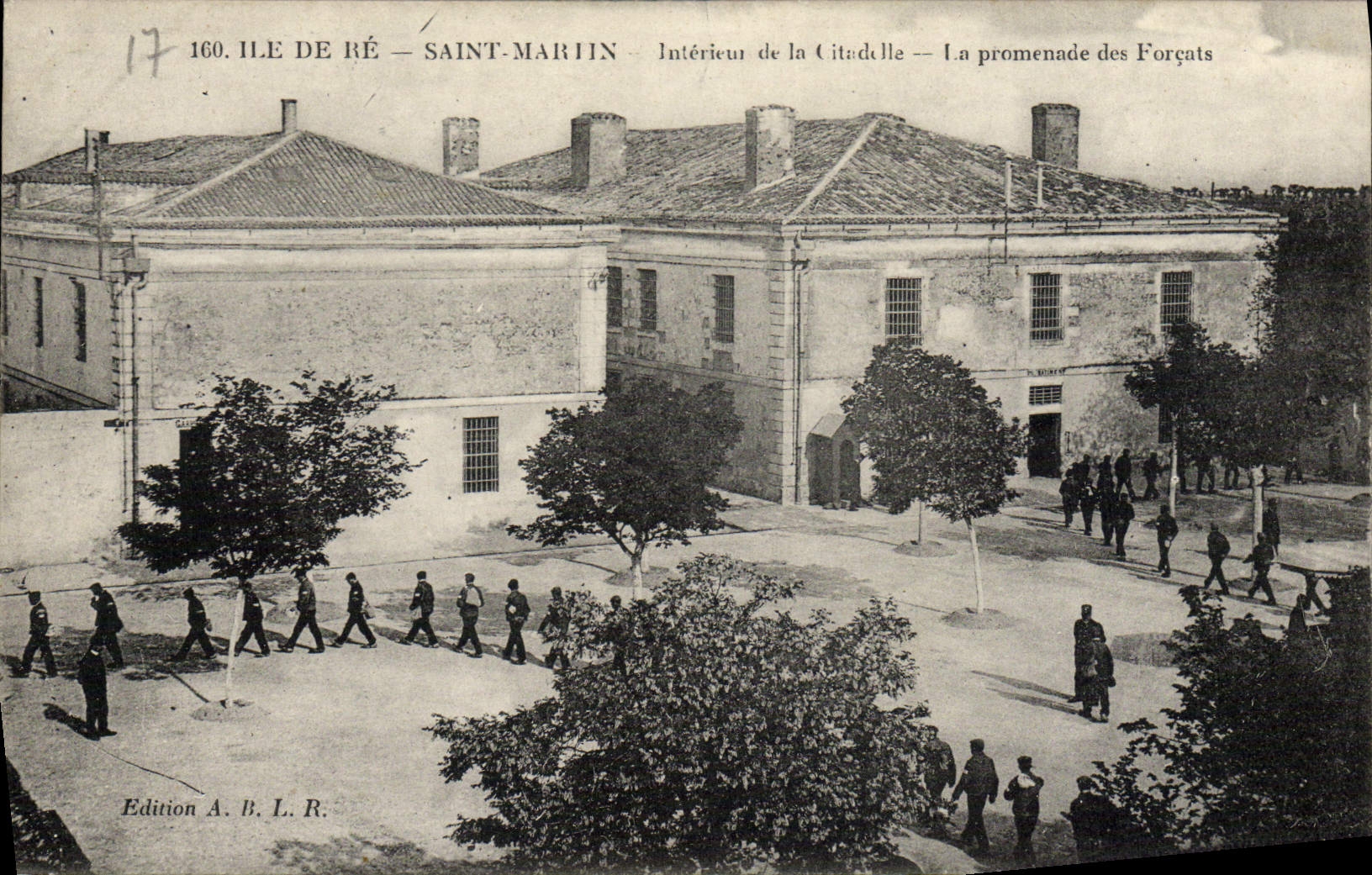 CPA Bagne Bagnard Ile de Re Saint Martin Interieur de la citadelle La promenade des Forcats