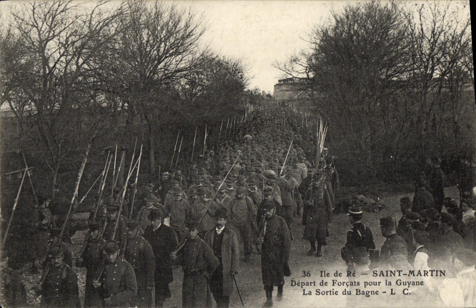 VINTAGE POSTCARD Bagne Holy Convict Ile de Ré Martin Departure of convicts for Guyana the exit of bagne TOP