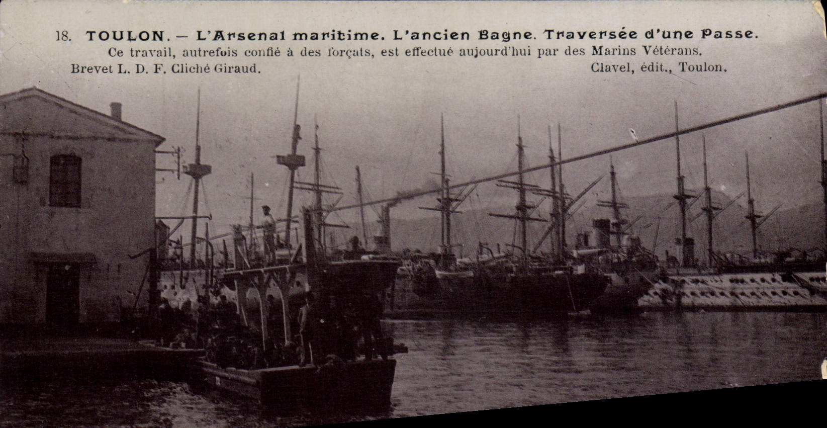 CPA Bagne Bagnard Toulon Arsenal maritime Ancien bagne Traversee d'une passe Forcats