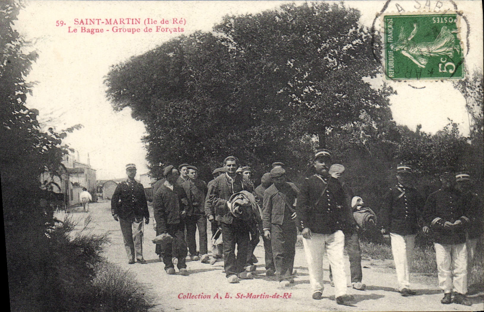VINTAGE POSTCARD Bagne Holy Convict Ile de Ré Martin the bagne Group of convicts TOP