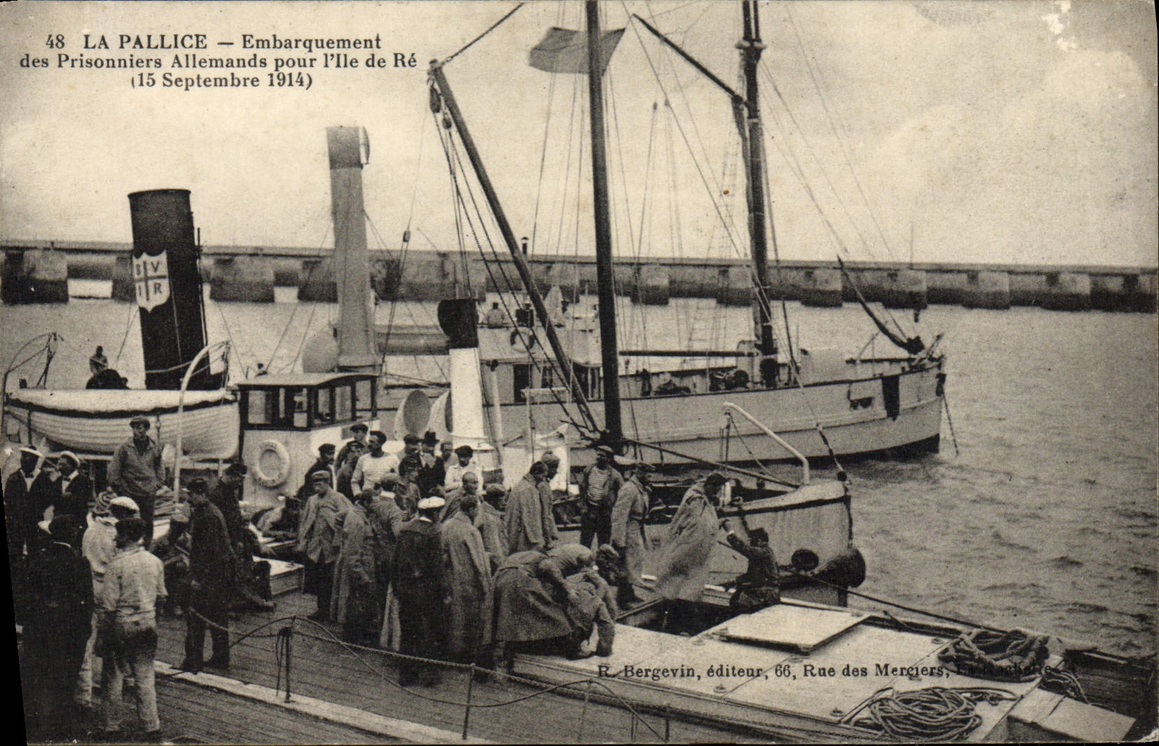VINTAGE POSTCARD Bagne Convict Pallice Loading of the German prisoners for Ile de Ré TOP