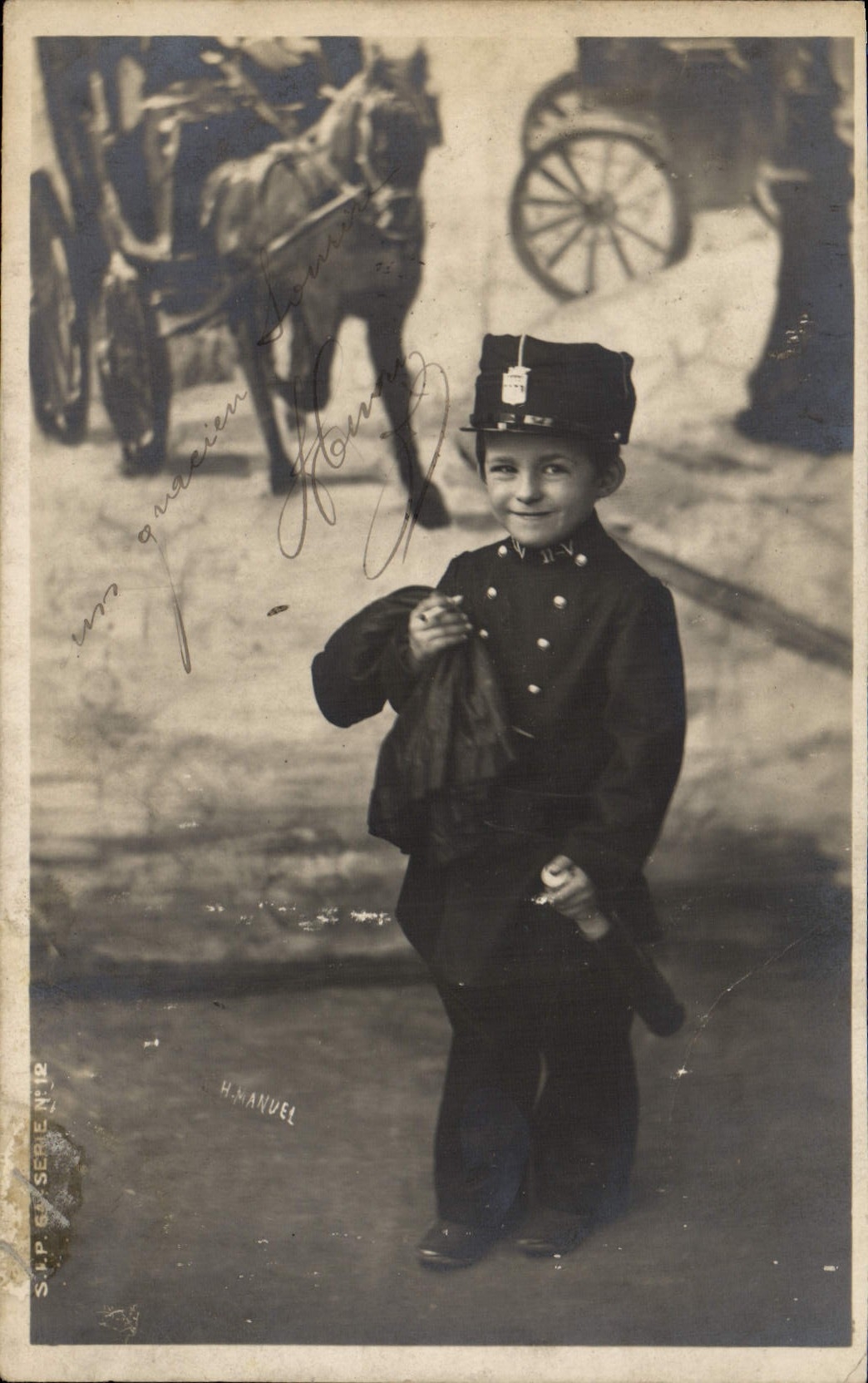 La POSTAL Enfant de la VENDIMIA organiza a policía