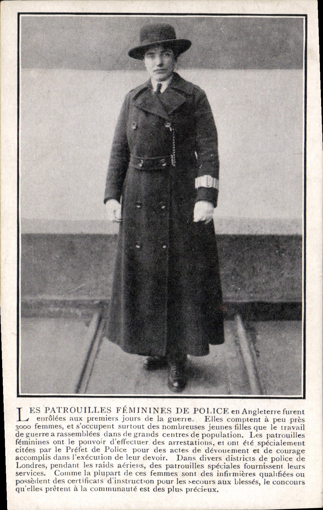 Patrullas femeninas de la POSTAL de la VENDIMIA de mujer de la fuerza de policía