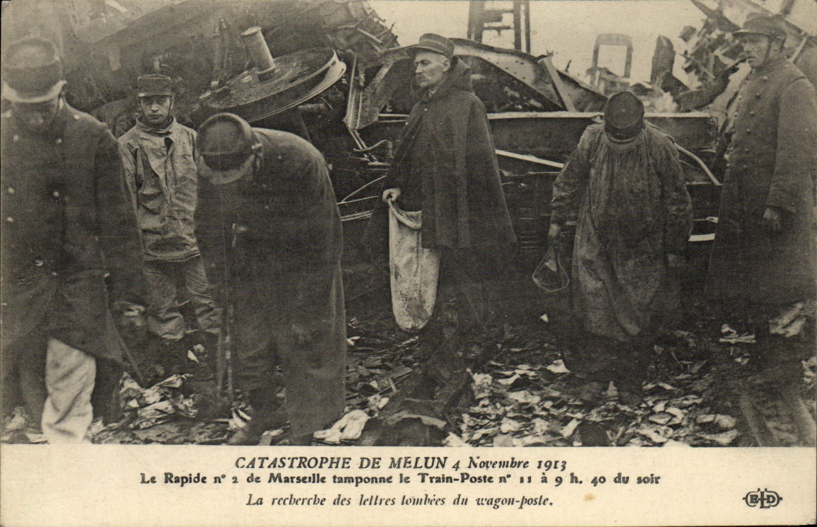 CPA Train Catastrophe de Melun 4 novembre 1913 Le rapide n°2 de Marseille tamponne le Train Poste La recherche lettres