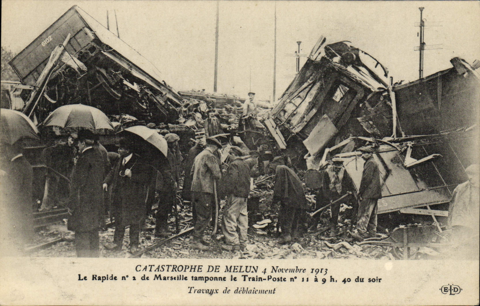 CPA Train Catastrophe de Melun 4 novembre 1913 Le rapide n°2 de Marseille tamponne le Train Poste Travaux de deblaiement