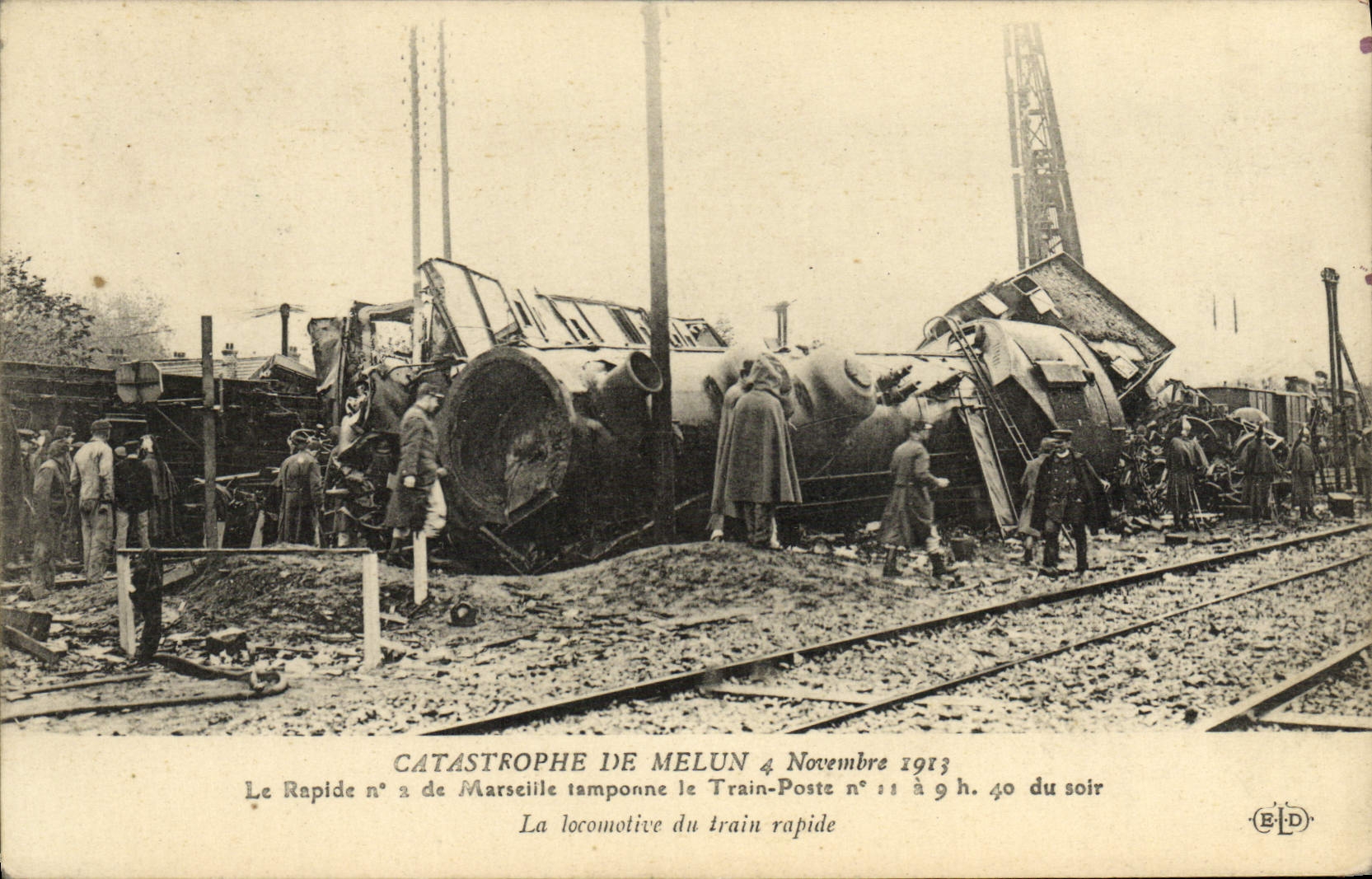 CPA Train Catastrophe de Melun 4 novembre 1913 Le rapide n°2 de Marseille tamponne le Train Poste La locomotive du train