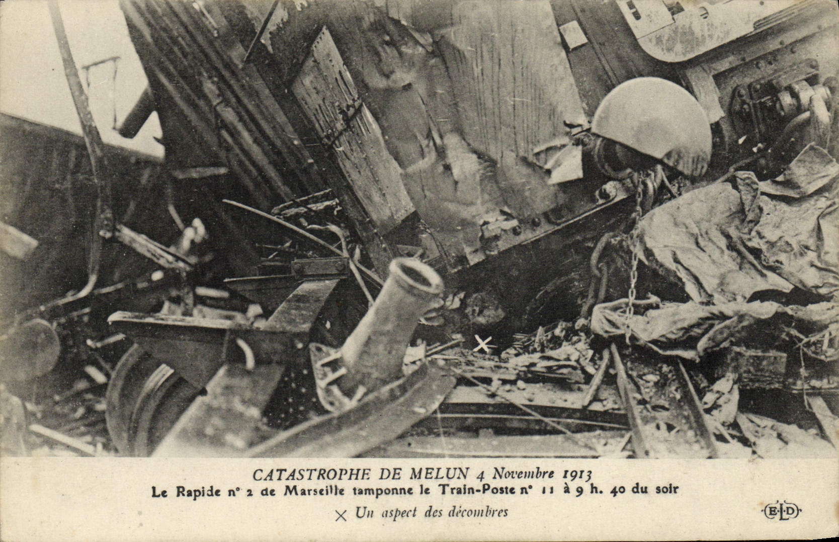 CPA Train Catastrophe de Melun 4 novembre 1913 Le rapide n°2 de Marseille tamponne le Train Poste Un aspect des decombre