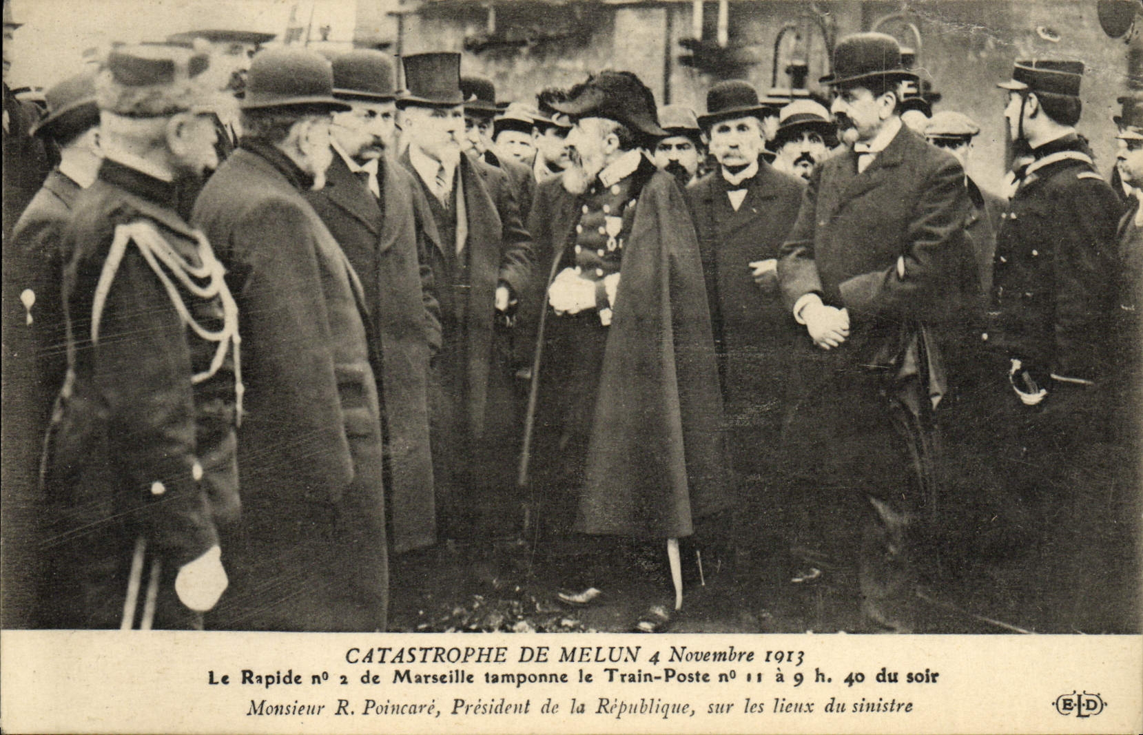 VINTAGE POSTCARD Train Catastrophe of Melun fast November 4th, 1913 It n°2 of Marseilles plugs the Train Posts Poincare on the spot