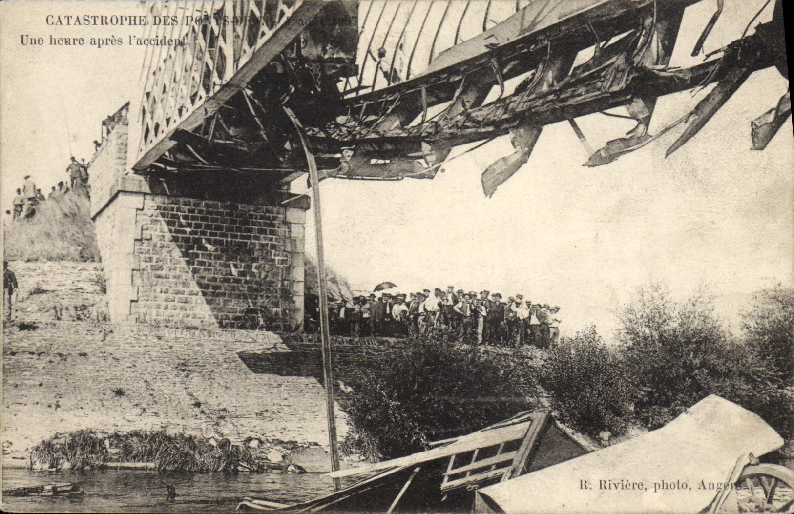 VINTAGE POSTCARD Train Catastrophe of the Bridges of This One hour after the accident