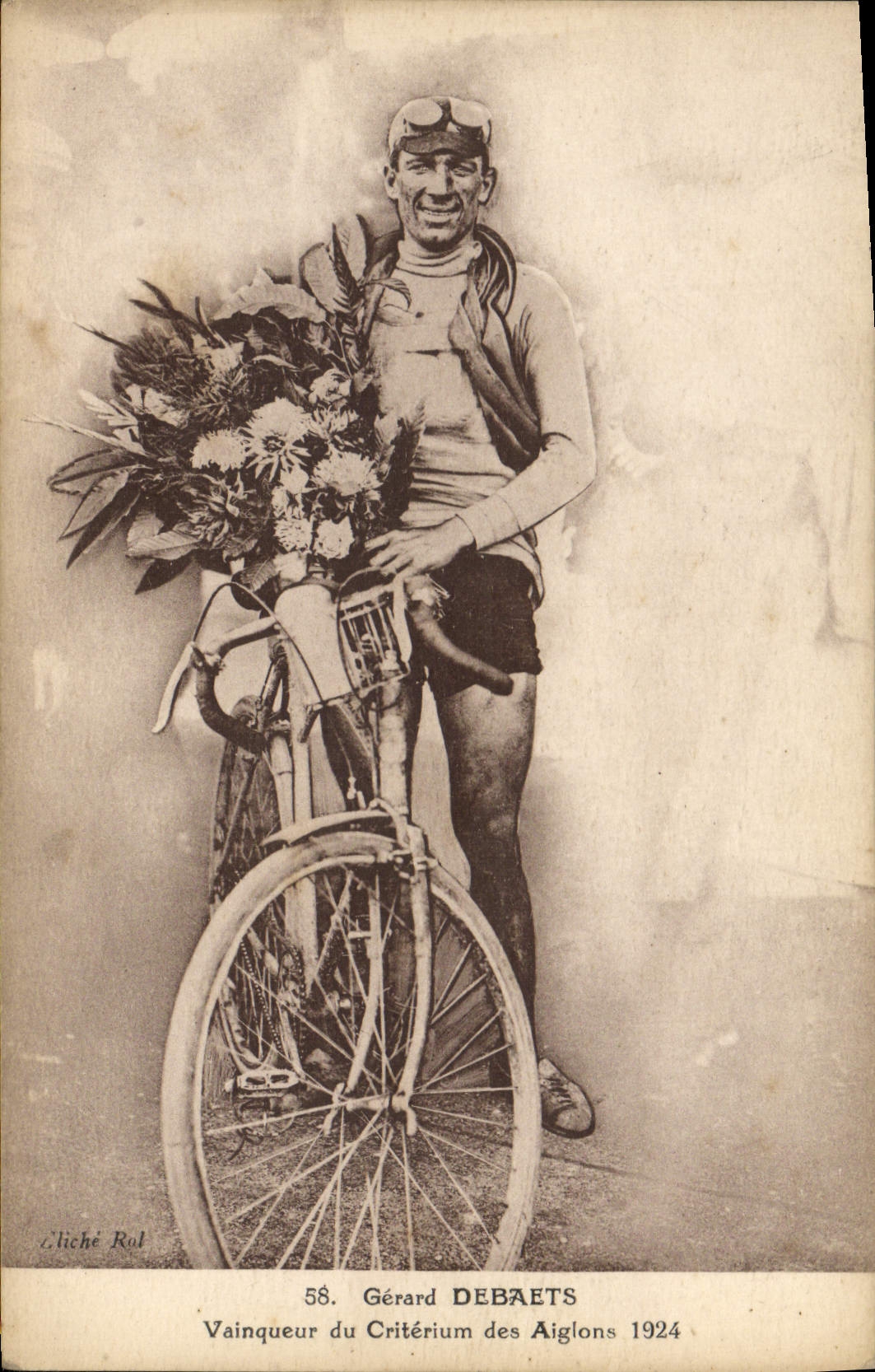 VINTAGE POSTCARD Velo Cycles Cycling Gerald Debaets Vainqueur of criterium of the Eaglets 1924