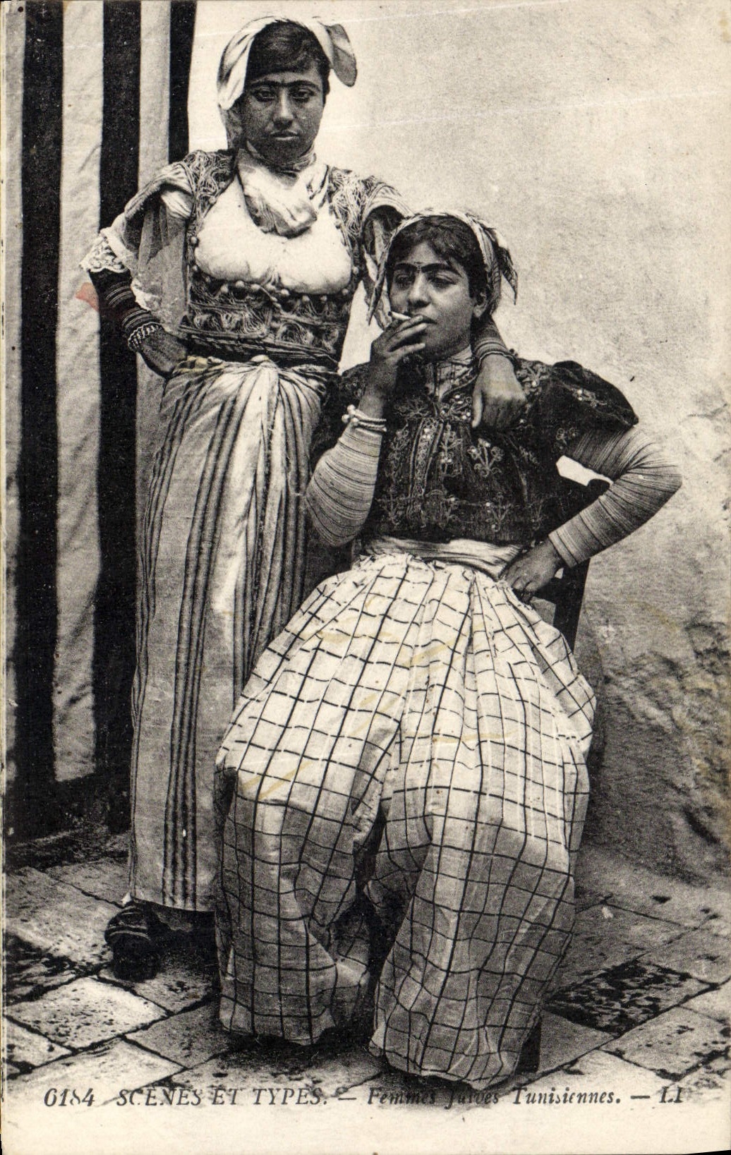 CPA Judaica Juif Scenes et types Femmes juives tunisiennes Tunisie