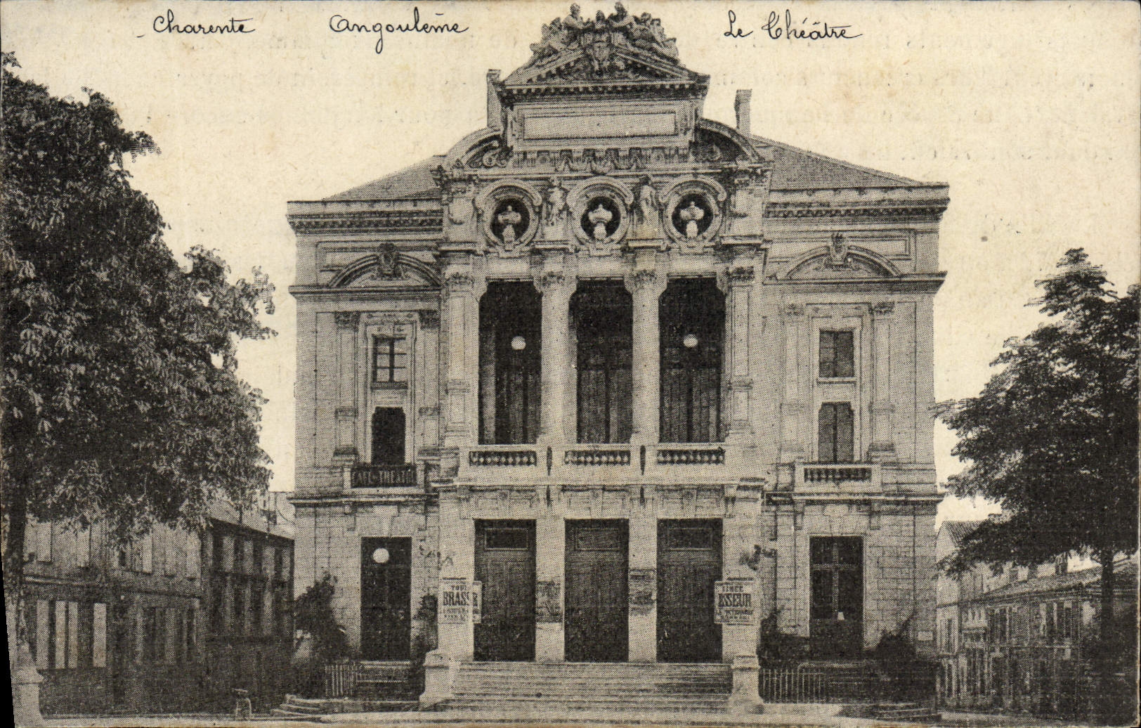 CPA Angouleme Le Theatre 
