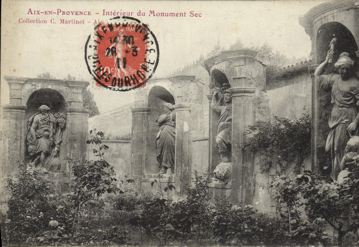 CPA Aix en Provence Interieur du Monument Sec