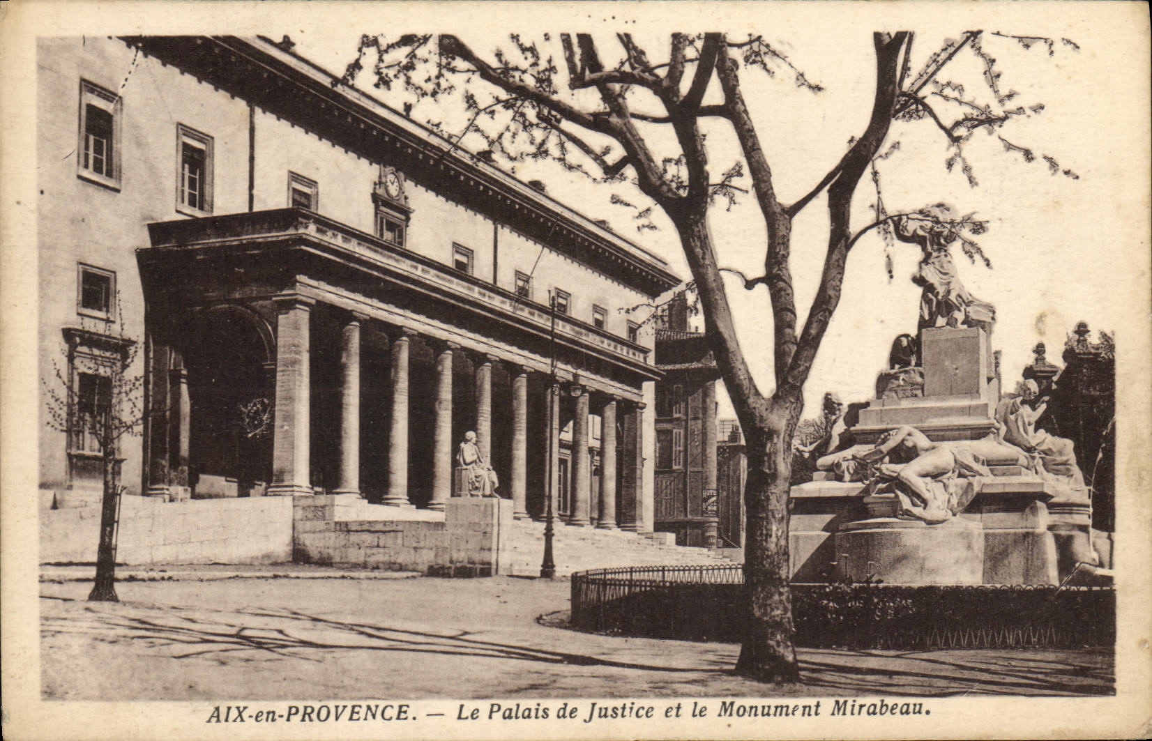 CPA Aix en Provence Le Palais de Justice et le monument Mirabeau