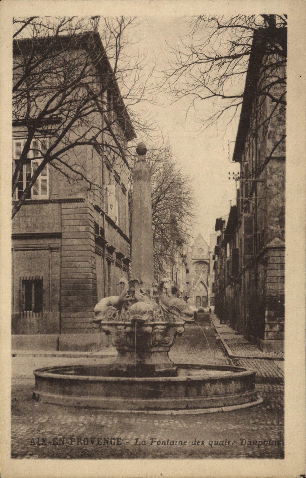 CPA Aix en Provence La Fontaine des Quatre Dauphins