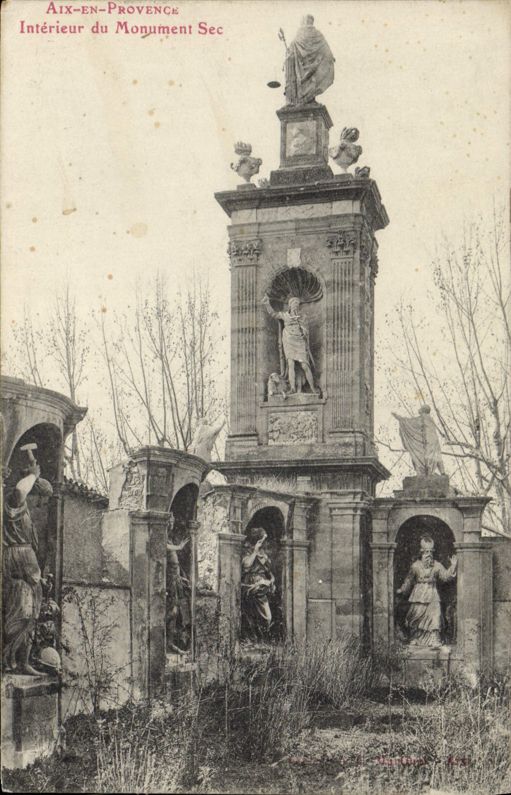 CPA Aix en Provence Interieur du Monument Sec