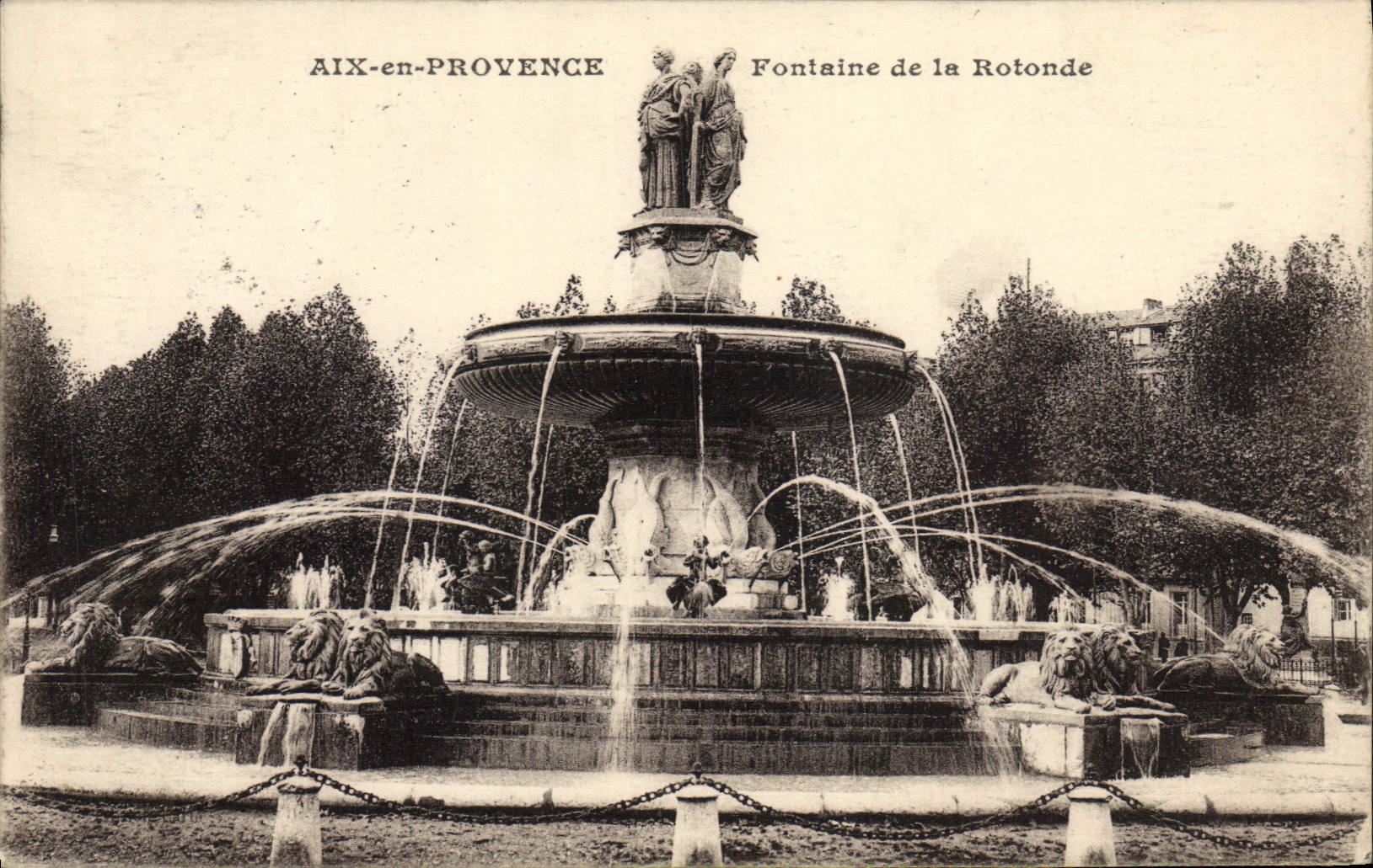CPA Aix en Provence Fontaine de la rotonde