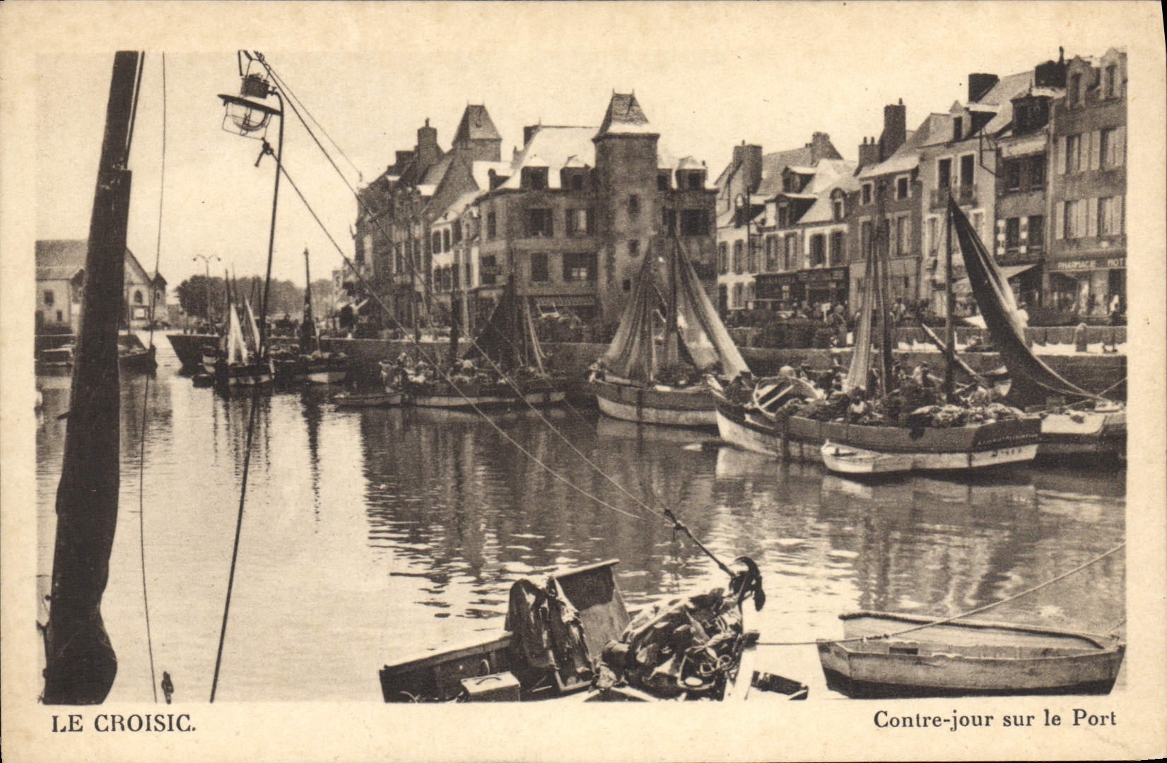 CPA Le Croisic Contre Jour Sur le Port Bateaux