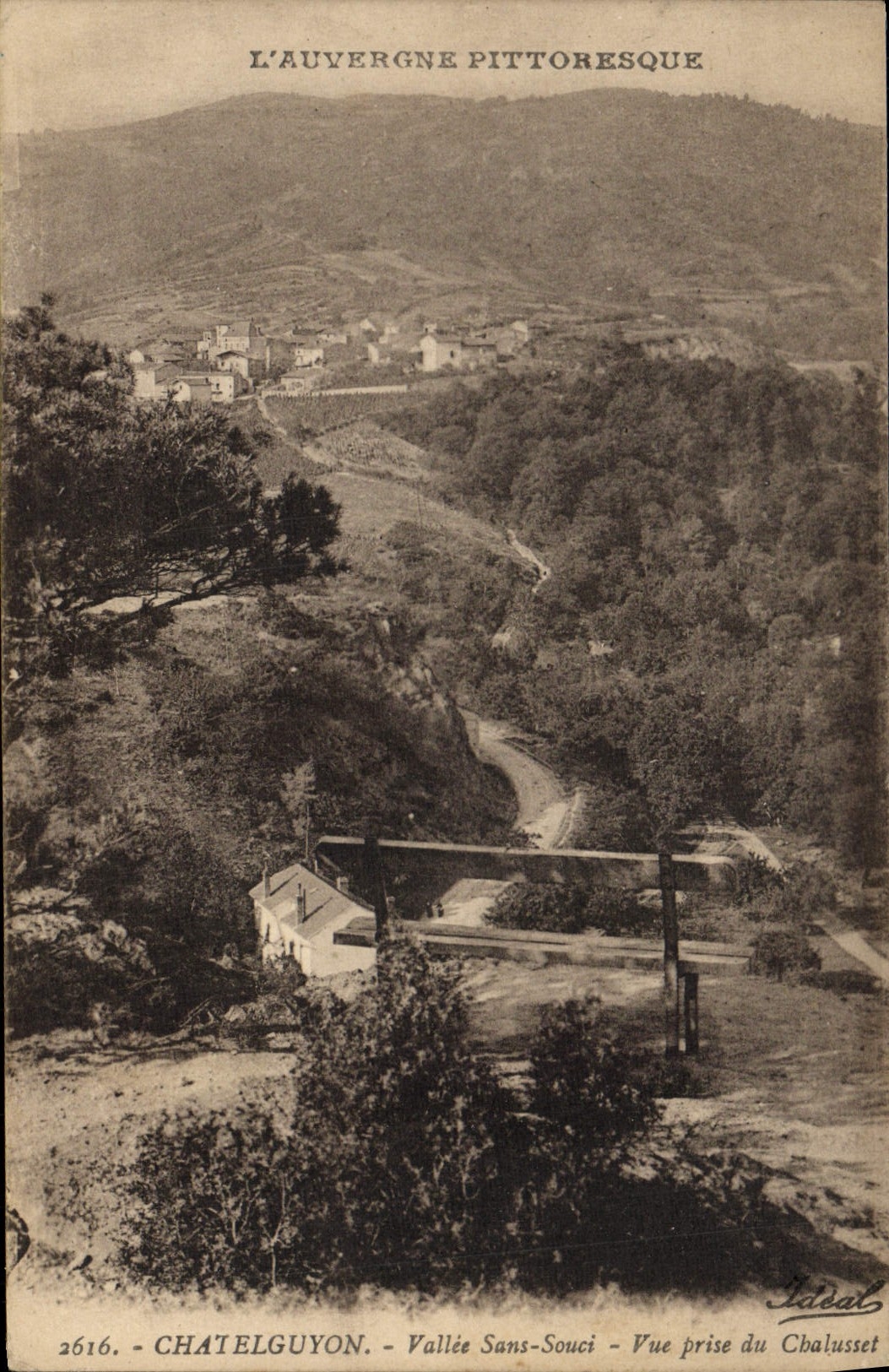 Valle de Chatelguyon de la POSTAL de la VENDIMIA sin la preocupación vista de Chalusset