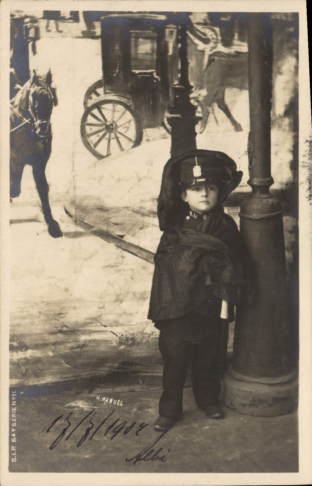 Niño del oficial de policía de la fuerza de policía de la POSTAL de la VENDIMIA
