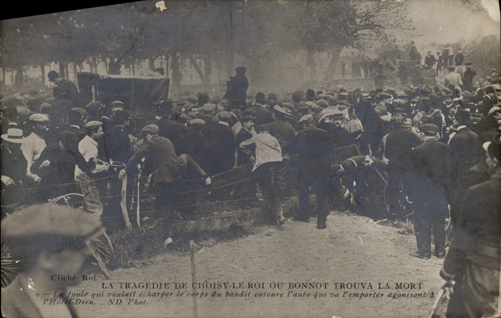 El oficial de policía de la multa de la fuerza de policía de la POSTAL de la VENDIMIA de un terror la tragedia de Choisy el rey o el Bonnot encontró muerte