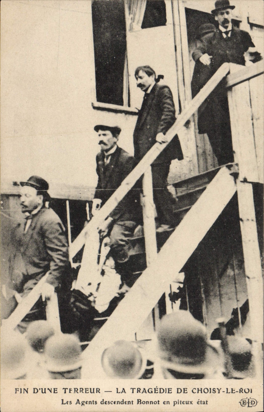 El oficial de policía fino de la policía de la POSTAL de la VENDIMIA de un terror la tragedia de Choisy el rey los agentes desciende Bonnot en estado apesadumbrado