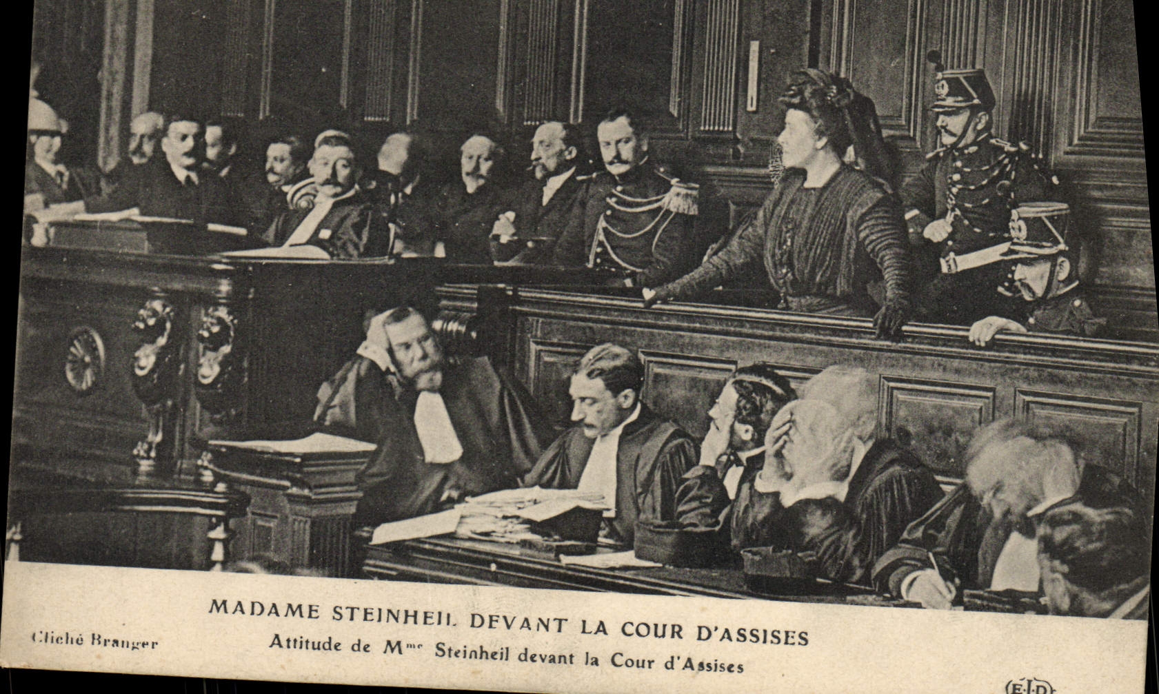 CPA Madame Steinheil devant la cour d'assises Attitude de Mme Steinheil devant la cour d'assises