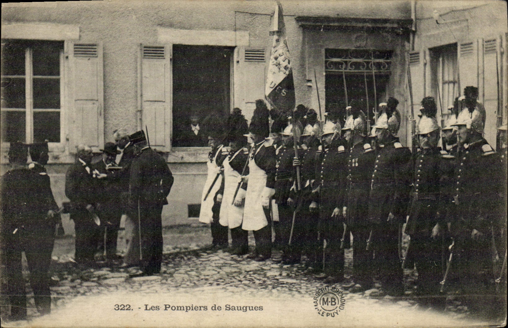 CPA Sapeurs Pompiers Les pompiers de Saugues