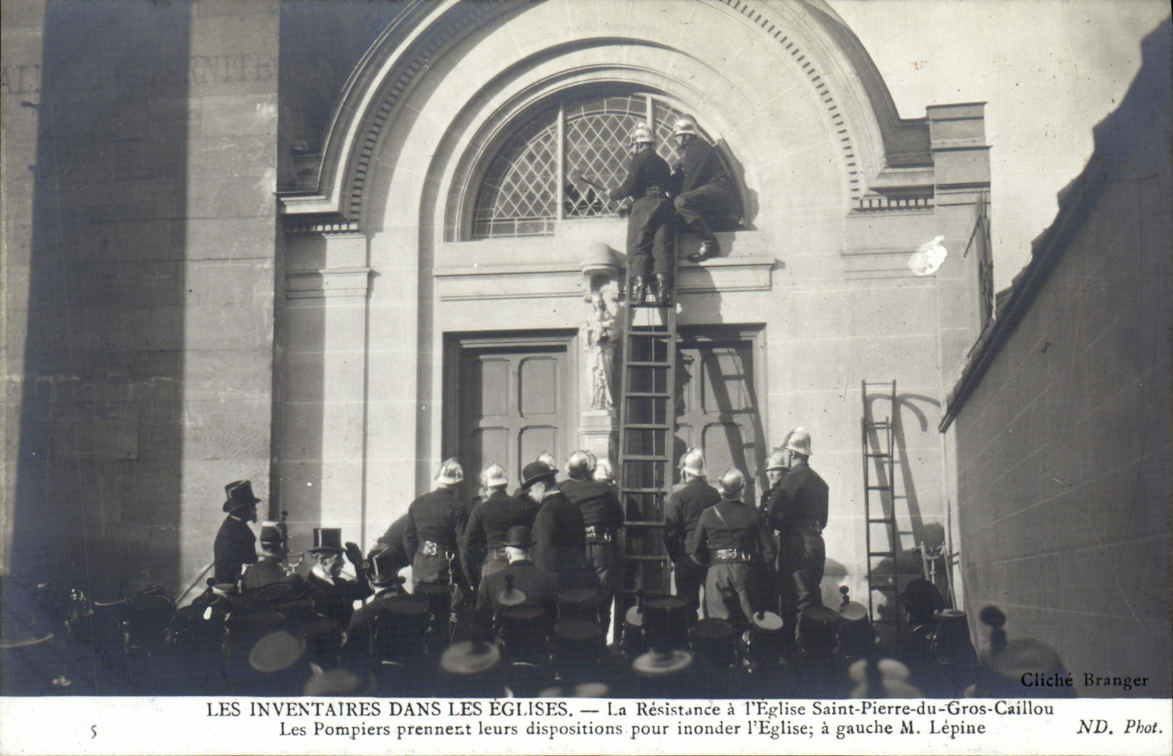 CPA Sapeurs Pompiers Les inventaires dans les eglises Resistance a l'eglise Saint Pierre du Gros Cailloun