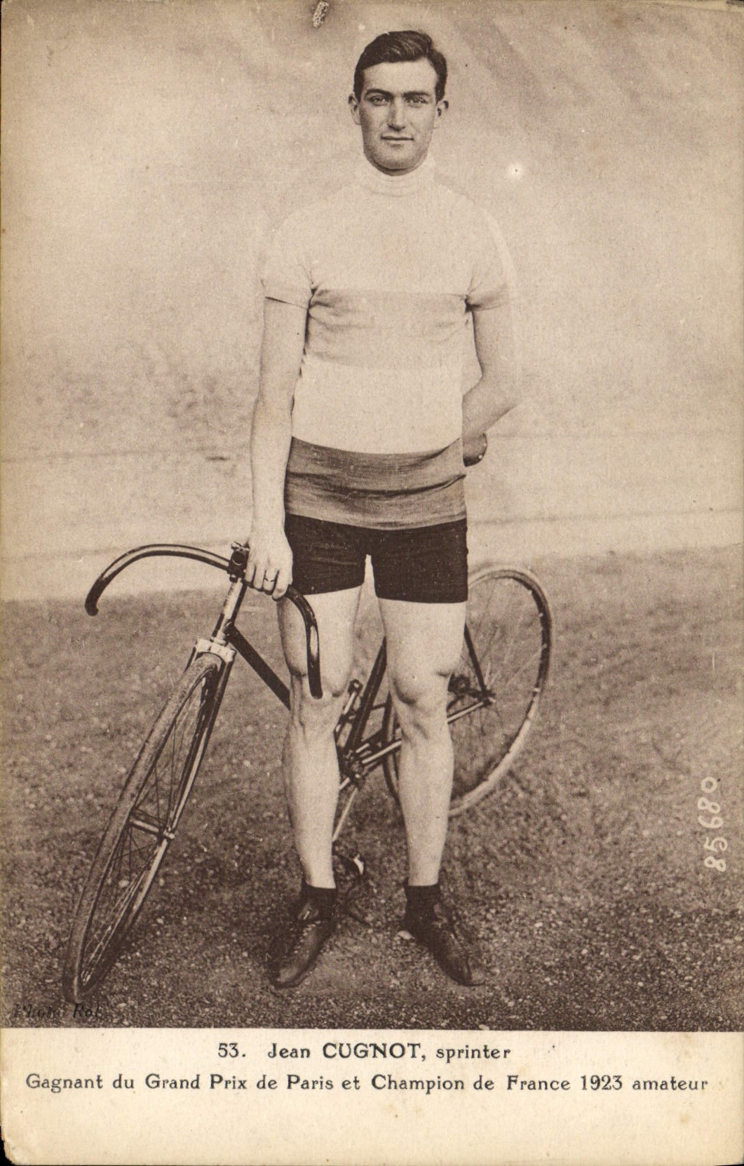 CPA Velo Cycle Cyclisme Jean Cugnot Sprinter Gagnat du grand prix de Paris et champion de France 1923 amateur