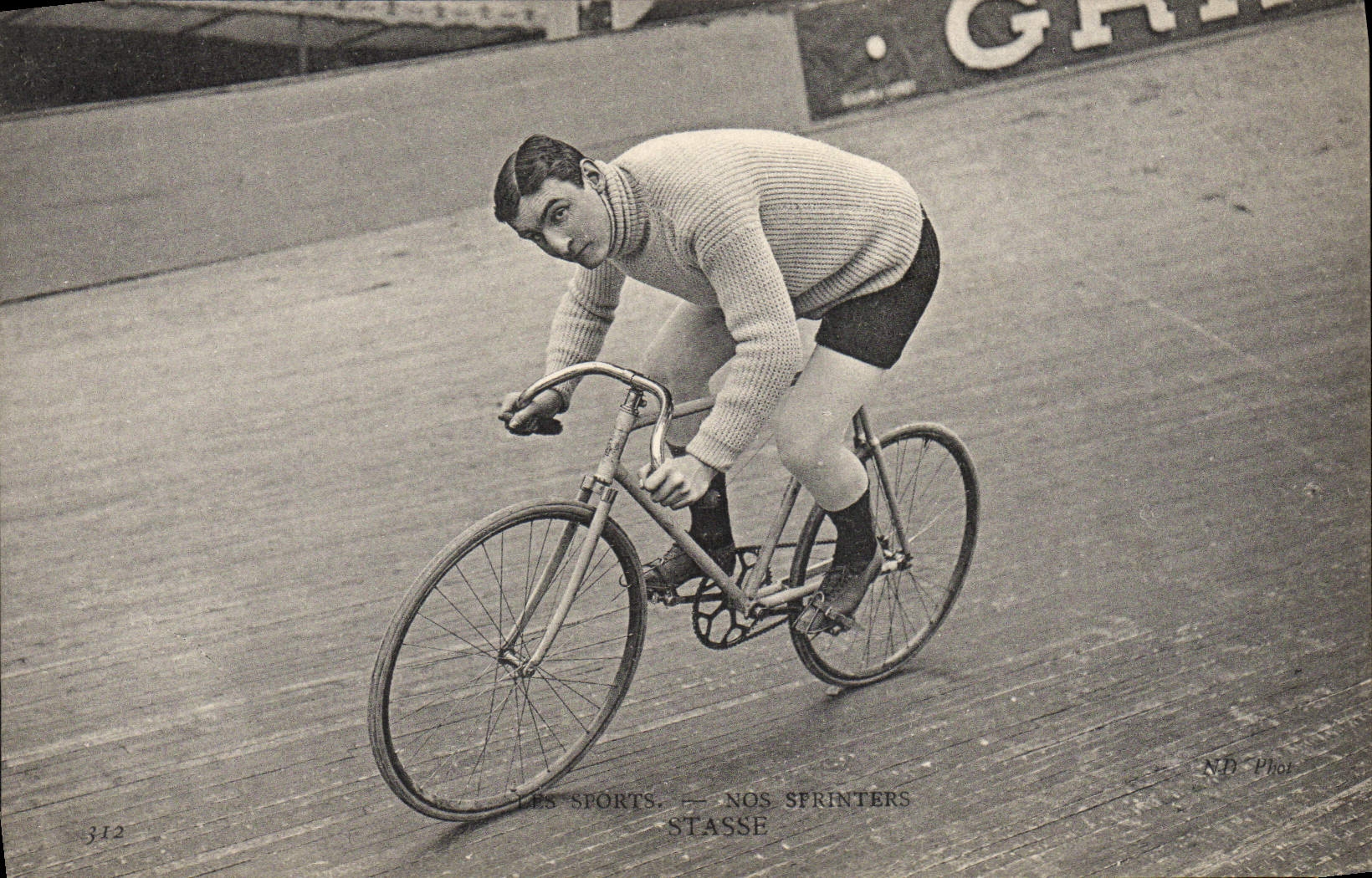 VINTAGE POSTCARD Velo Cycles Cycling Our Stasse sprinters