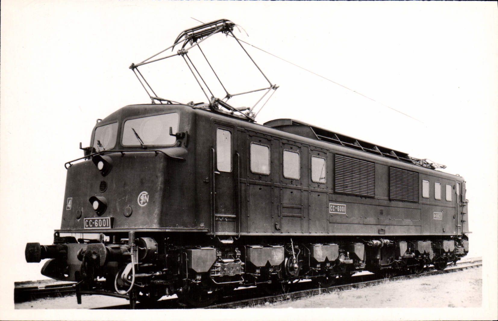 MODERN CARD electric Train Engine has standard D.C. current 1500 V Co Co