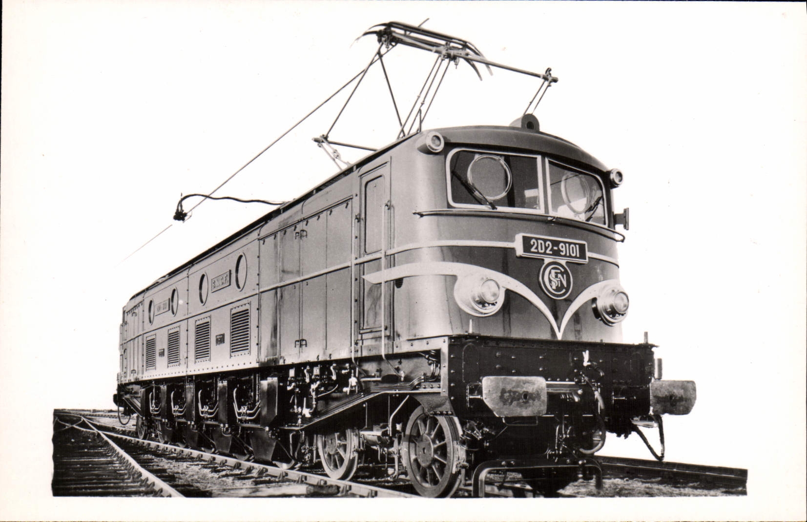 MODERN CARD Electric Train Engine has D.C. current 1500 V