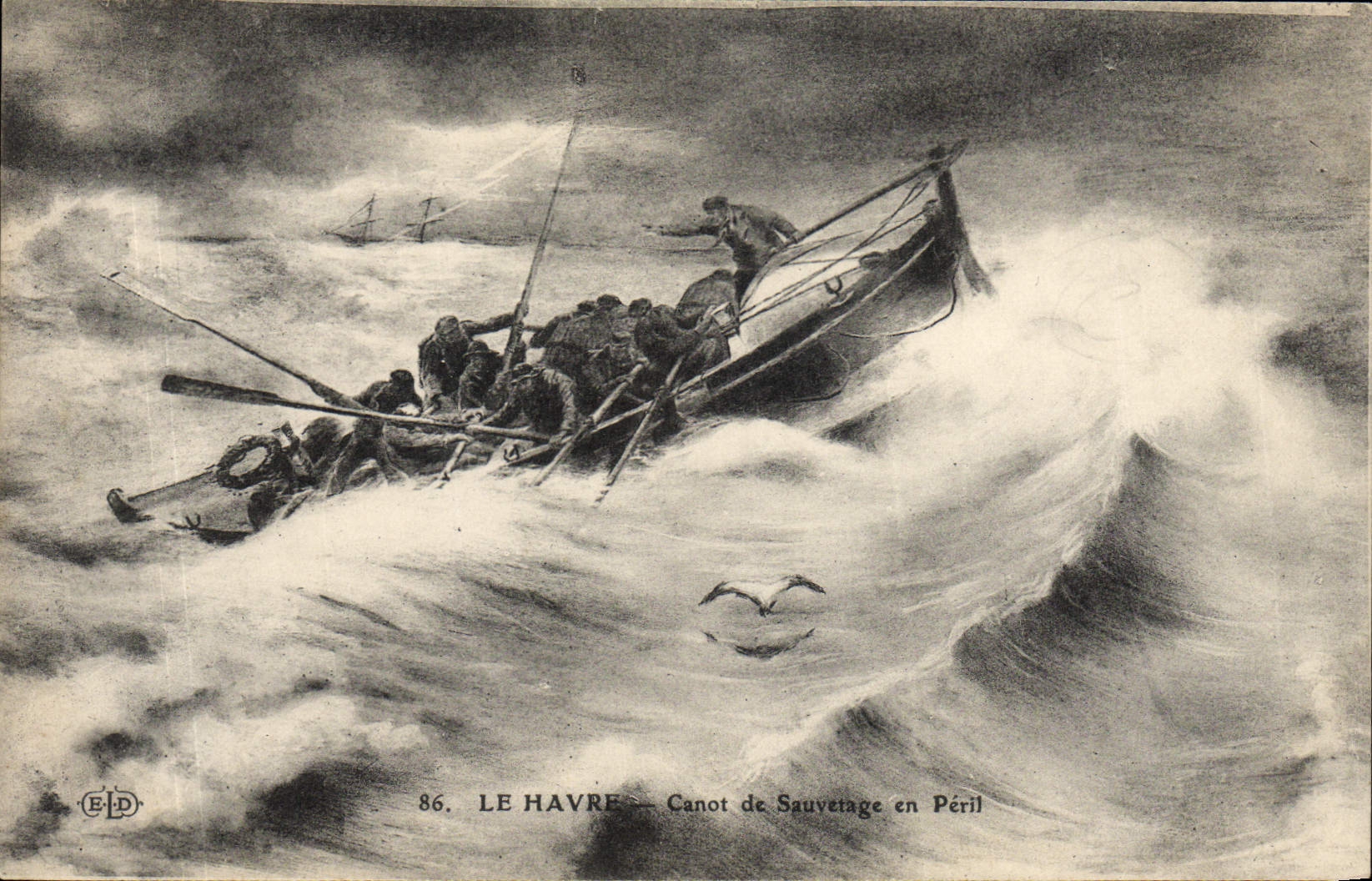 VINTAGE POSTCARD Boat Le Havre Lifeboat in danger