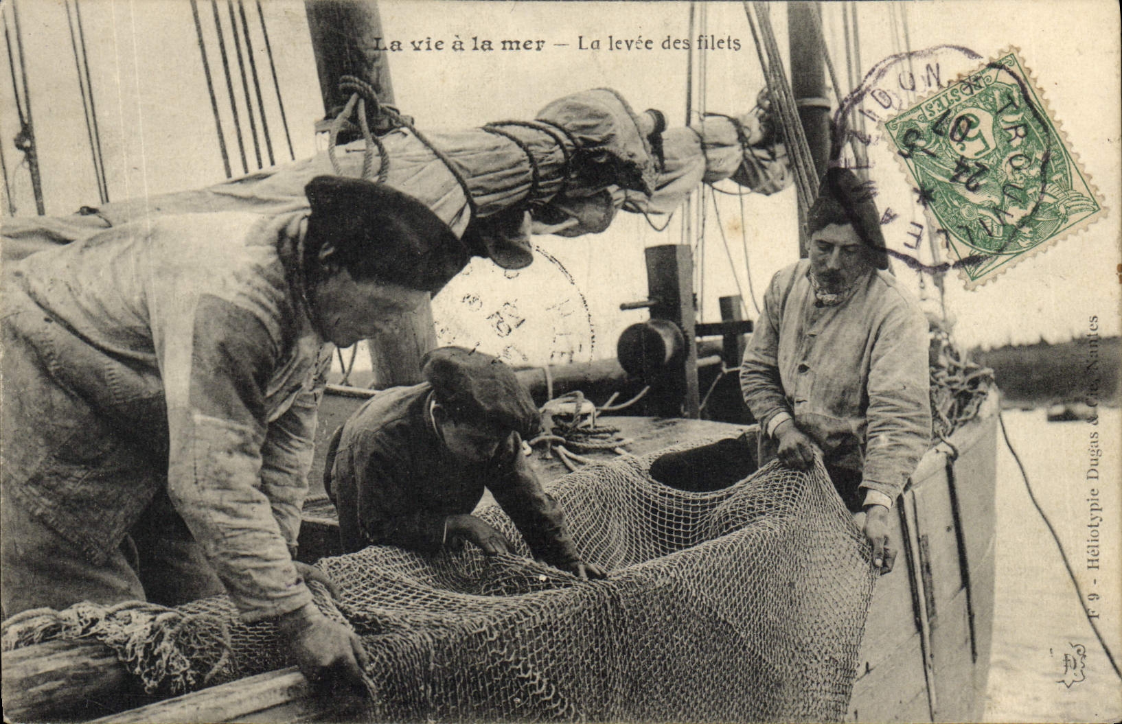 Vida de la POSTAL de la VENDIMIA con la elevación del mar del barco de las redes