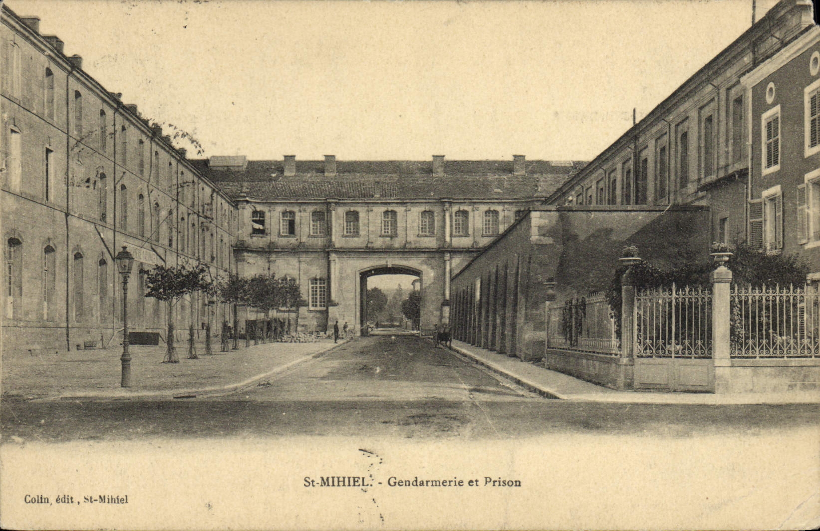 La gendarmería y prisión del St Mihiel del oficial de policía de la fuerza de policía de la POSTAL de la VENDIMIA