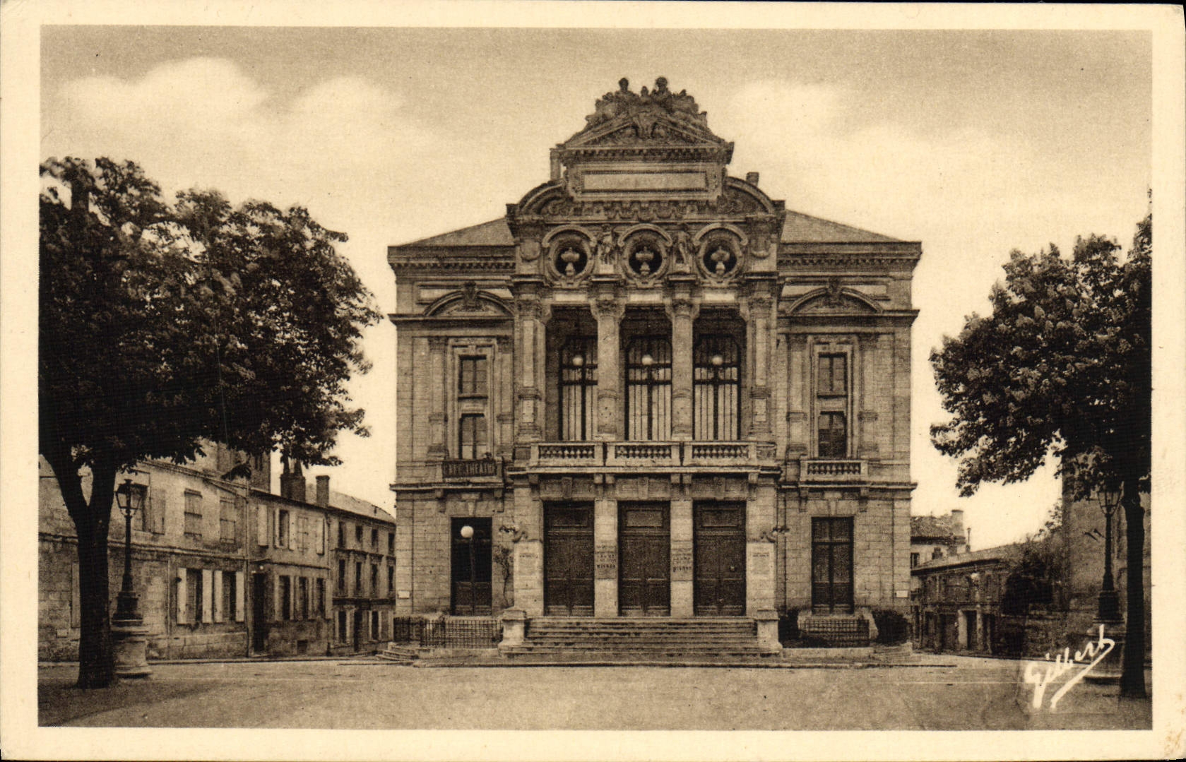 CPA Angouleme Le Theatre 