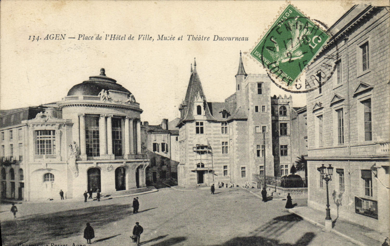 CPA Agen Place de l'Hotel de ville Musee et Theatre Ducourneau