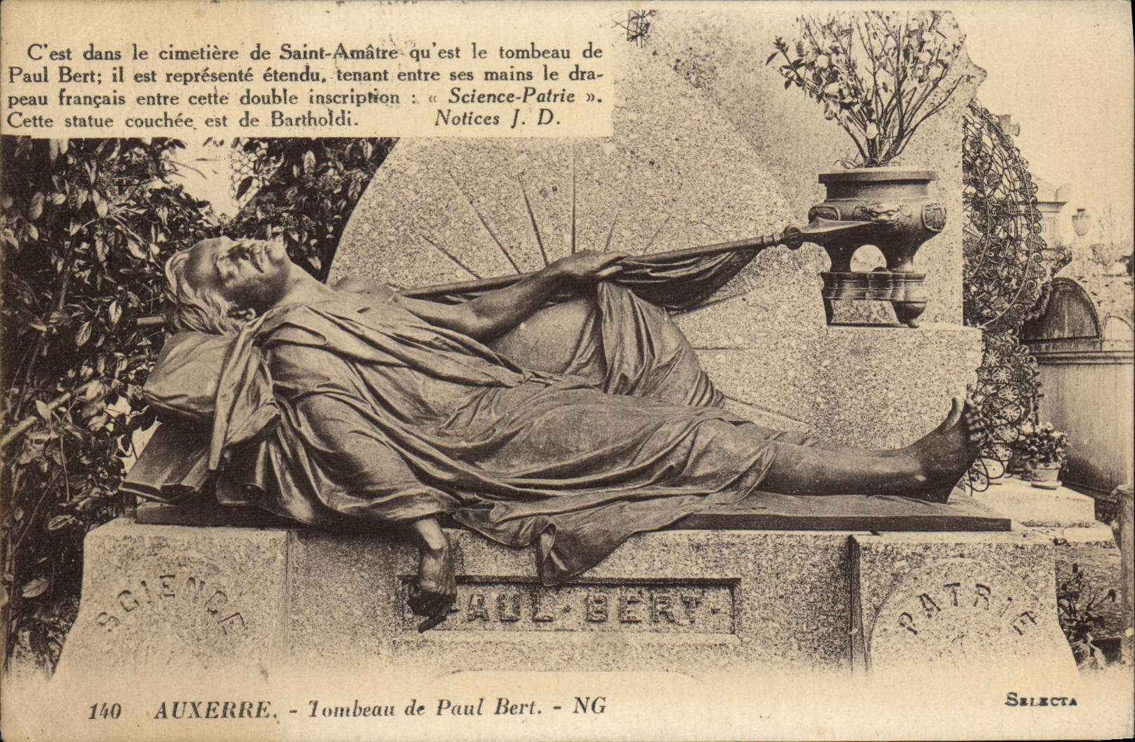 CPA Auxerre Tombeau de Paul Bert