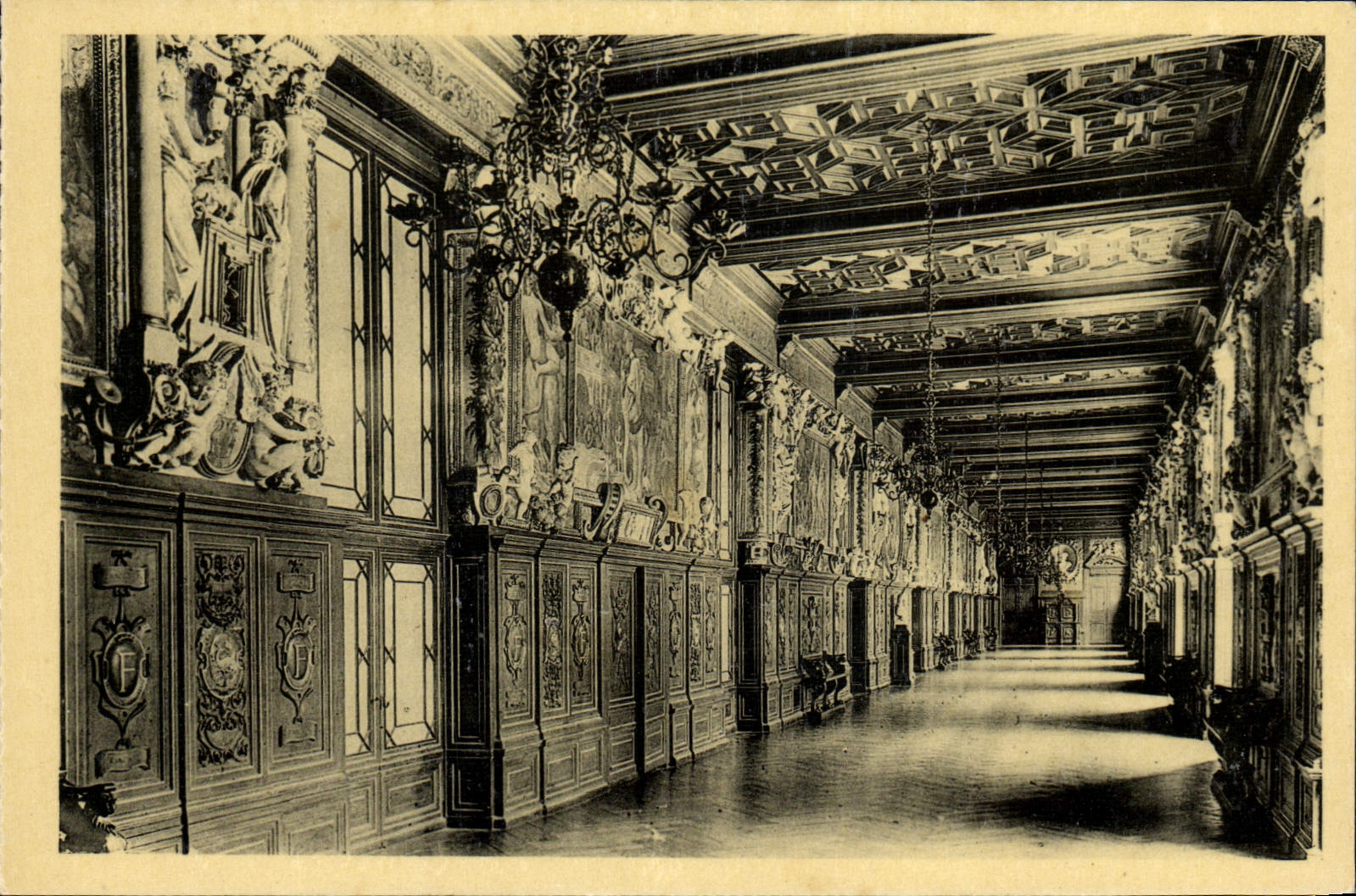 VINTAGE POSTCARD Castle De Fontainebleau the François Gallery 1st
