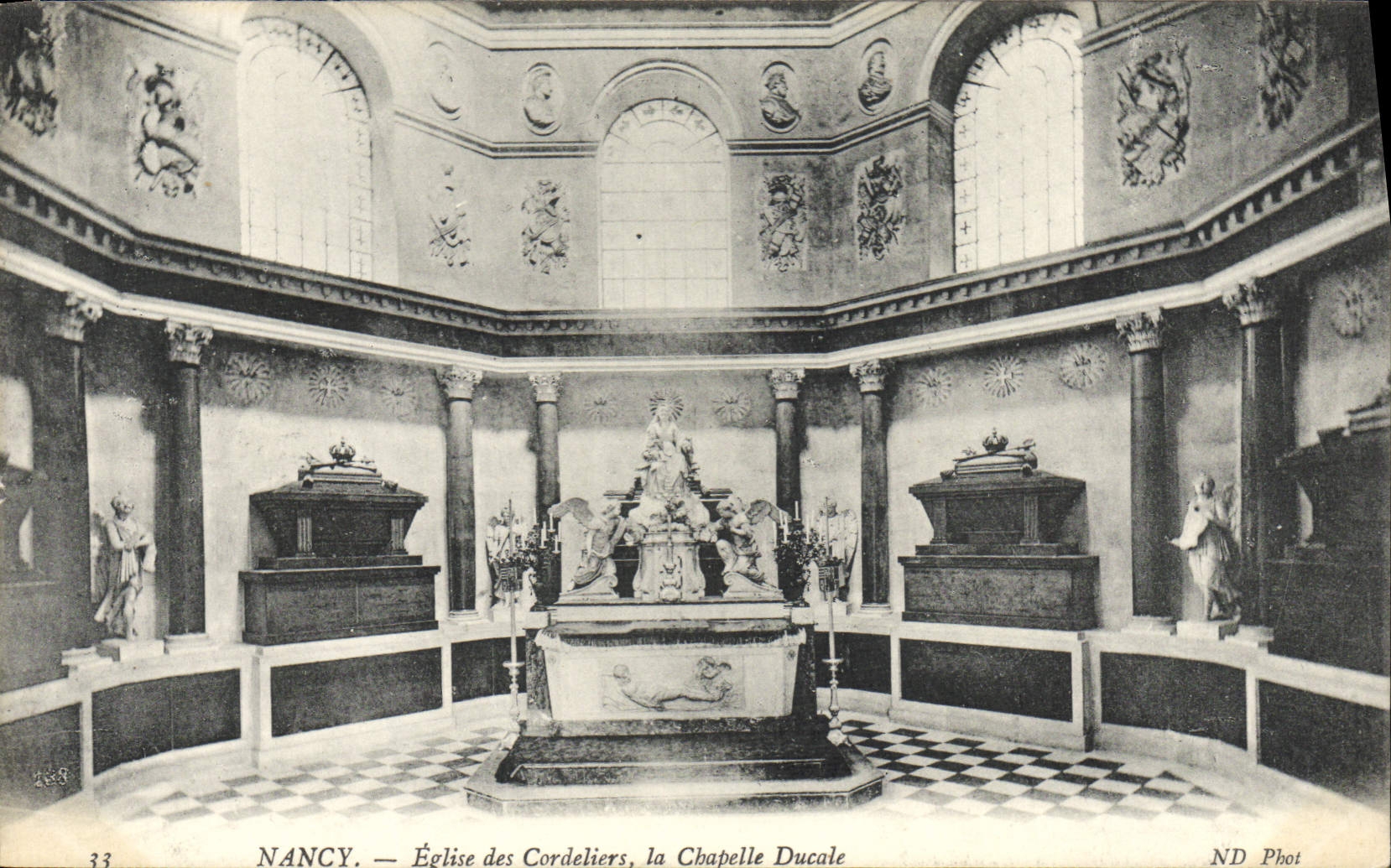CPA Nancy Eglise des Cordeliers la Chapelle Ducale