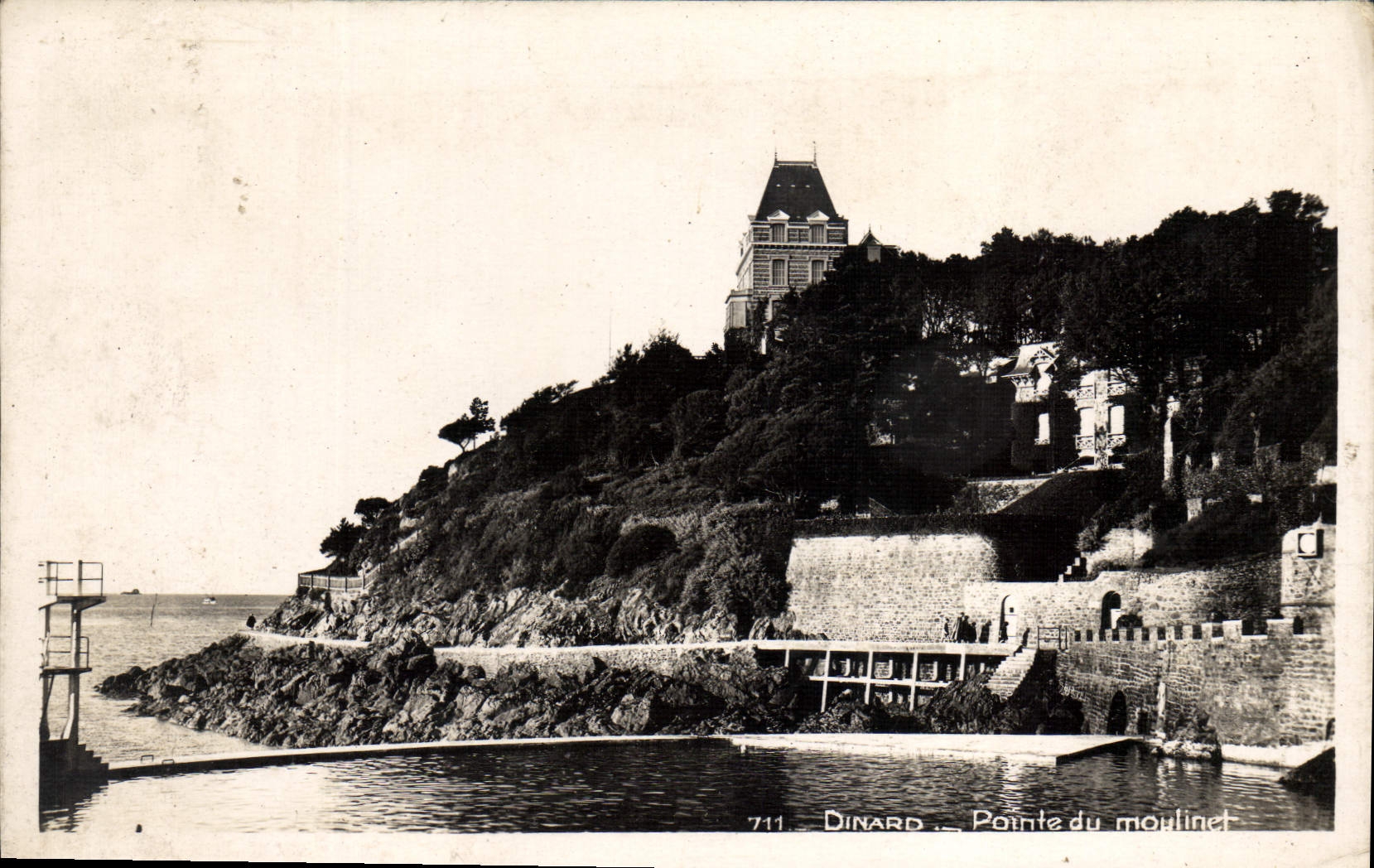 POSTAL MODERNA Dinard señala el torno