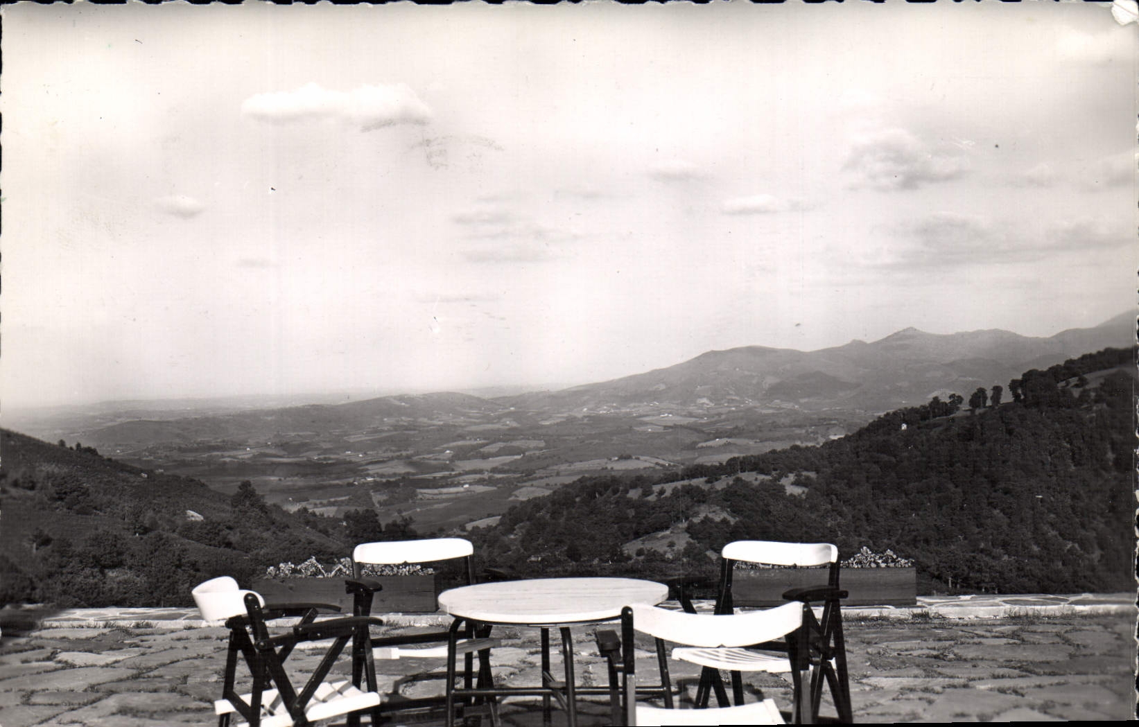 CPM Col de Leizarieta Sare Hotel Restaurant des Palombieres Sa terrasse Vue sur la vallee