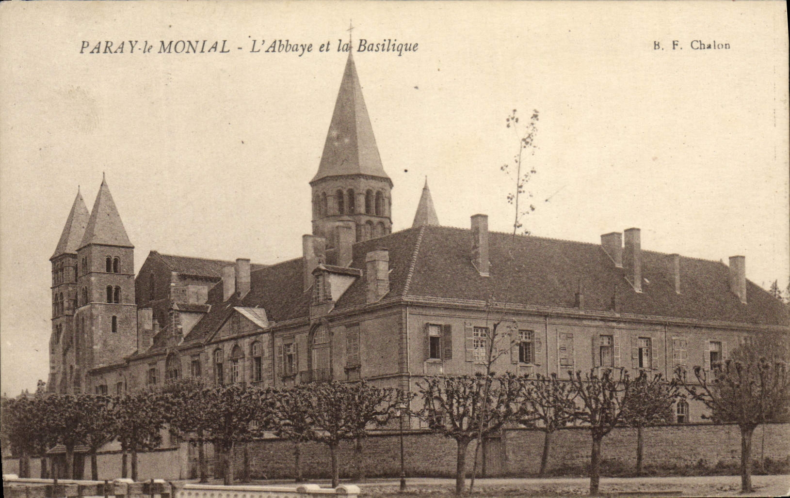 POSTAL Paray Monial de la VENDIMIA la abadía y la basílica