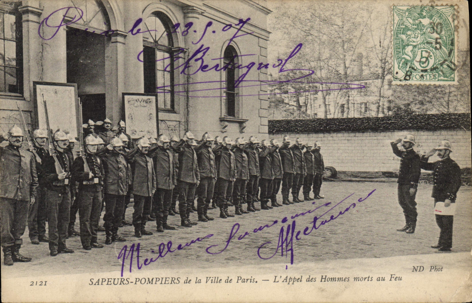 VINTAGE POSTCARD Sappers Firemen of the town of Paris the call of the died hommers with fire