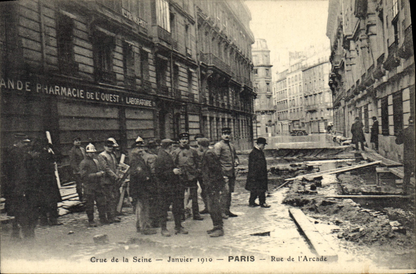 VINTAGE POSTCARD Sappers Firemen Raw of the Seine January 1910 Paris Street of the arcade