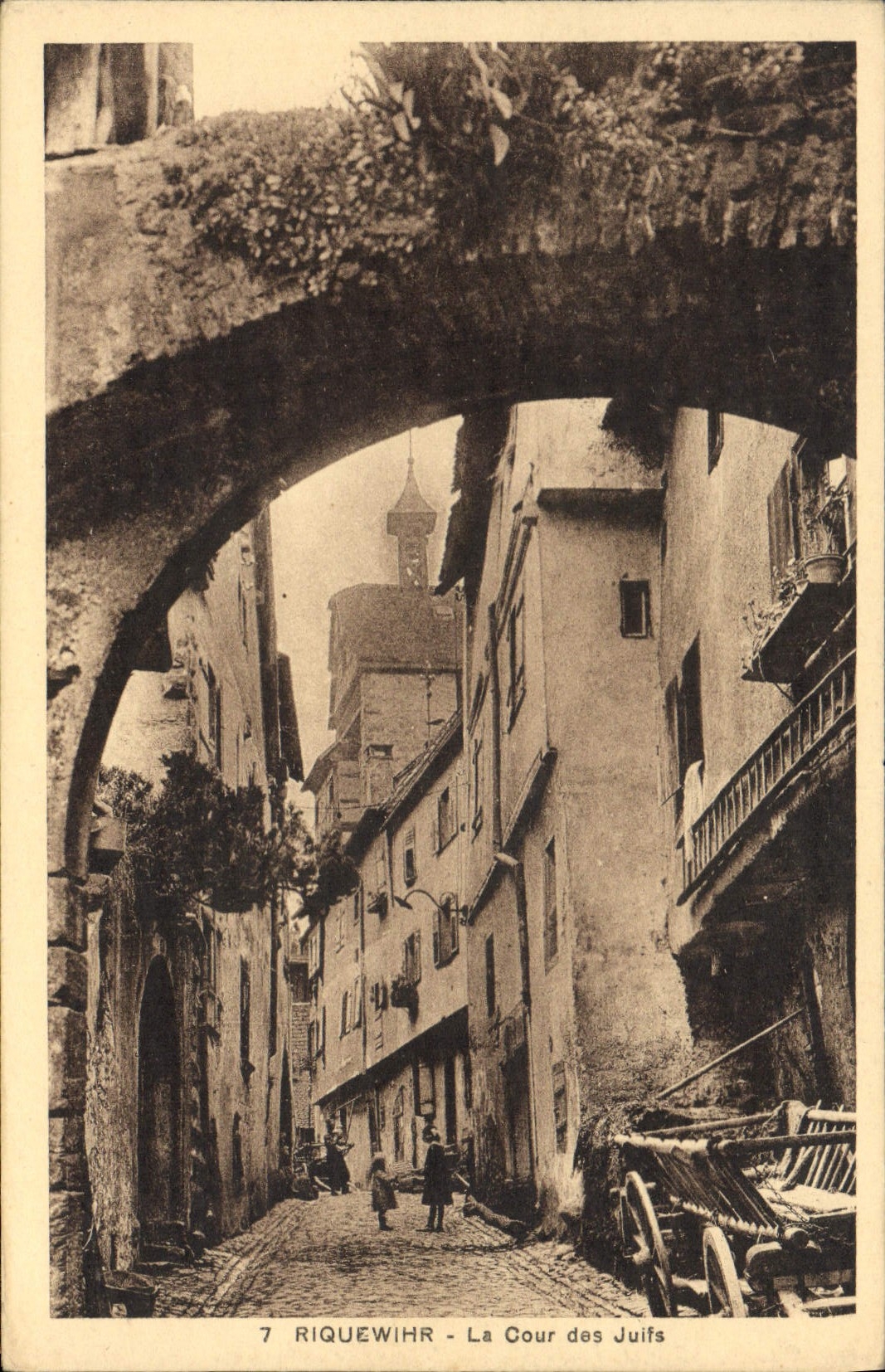 VINTAGE POSTCARD Jewish Judaica Riquewihr court of the Jews